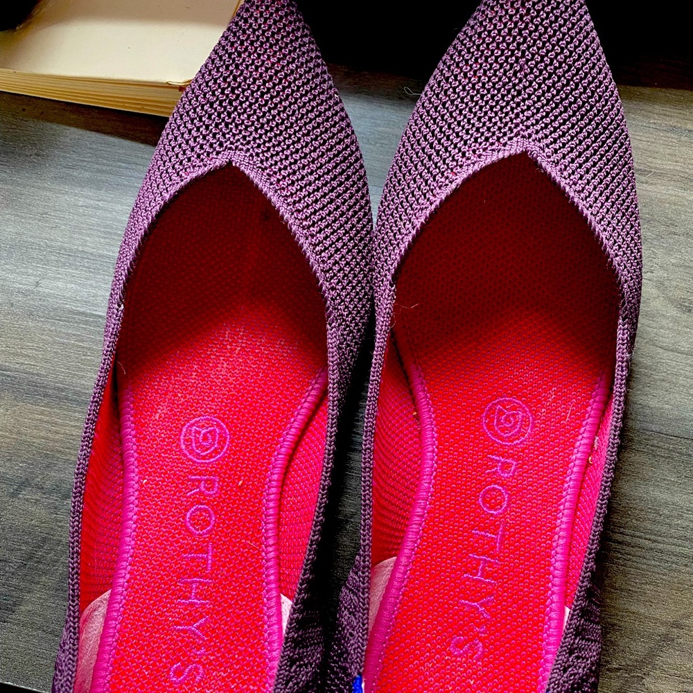 Size 8.5 Rothys points